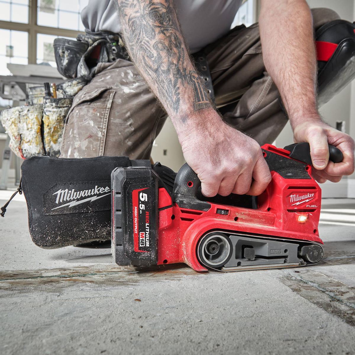 Milwaukee M18FBTS75-552X M18 FUEL 18V Brushless 75mm Belt Sander with 2 x 5.5Ah Battery, Charger & Case 4933479616