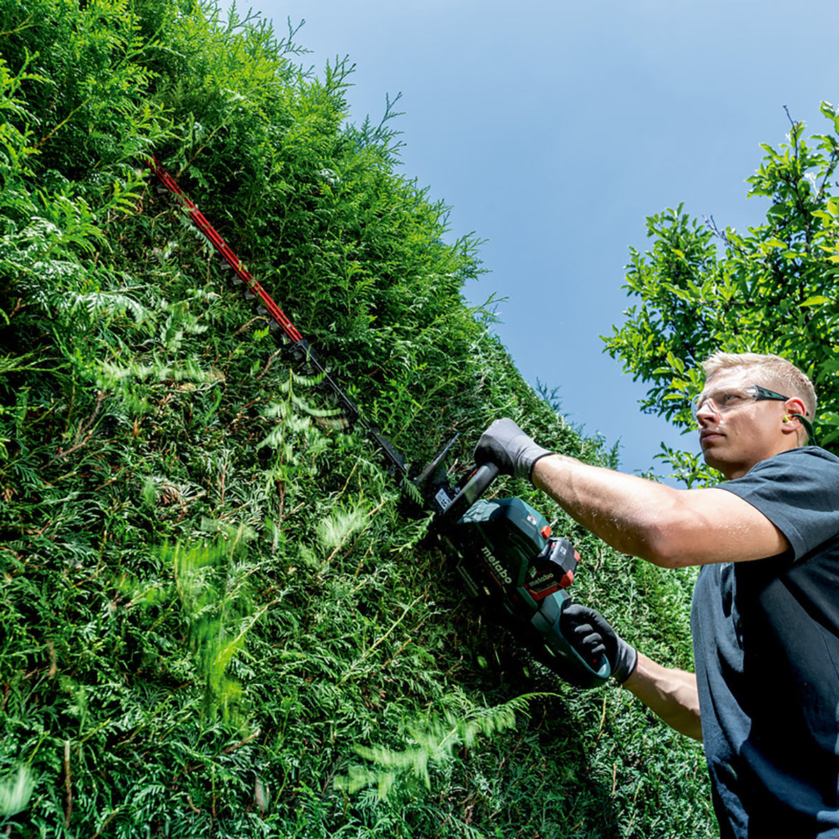 Metabo HS 18 LTX BL 55 18V Brushless 55cm Hedge Trimmer with 1 x 5.2Ah Battery & Charger