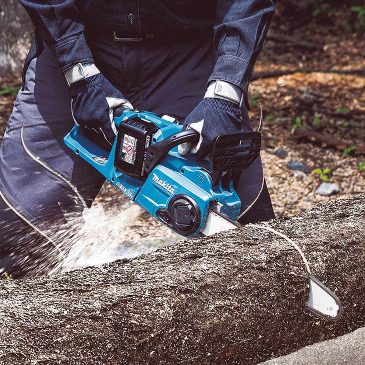 Makita DUC353Z 36V Brushless 350mm Chainsaw With 2 x 5.0Ah Batteries & Charger