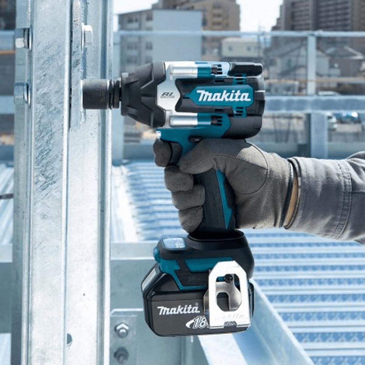 Makita DTW700RT 18V LXT Brushless 1/2" Impact Wrench with 1 x 5.0Ah Battery, Charger & Case
