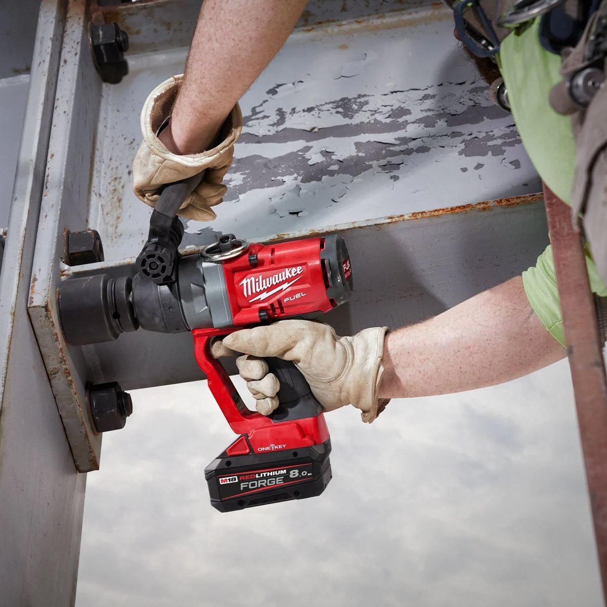 Milwaukee M18ONEFHIWF1-0X 18V FUEL ONE-KEY 1" Impact Wrench with 1 x 8.0Ah Battery Charger & Case