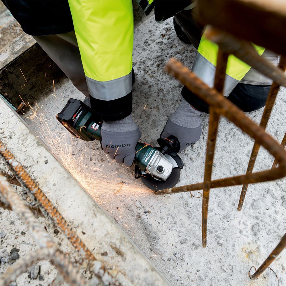 Metabo W 18 L 9-125 18V 125mm Angle Grinder with 1 x 8.0Ah Battery Charger & Metabox