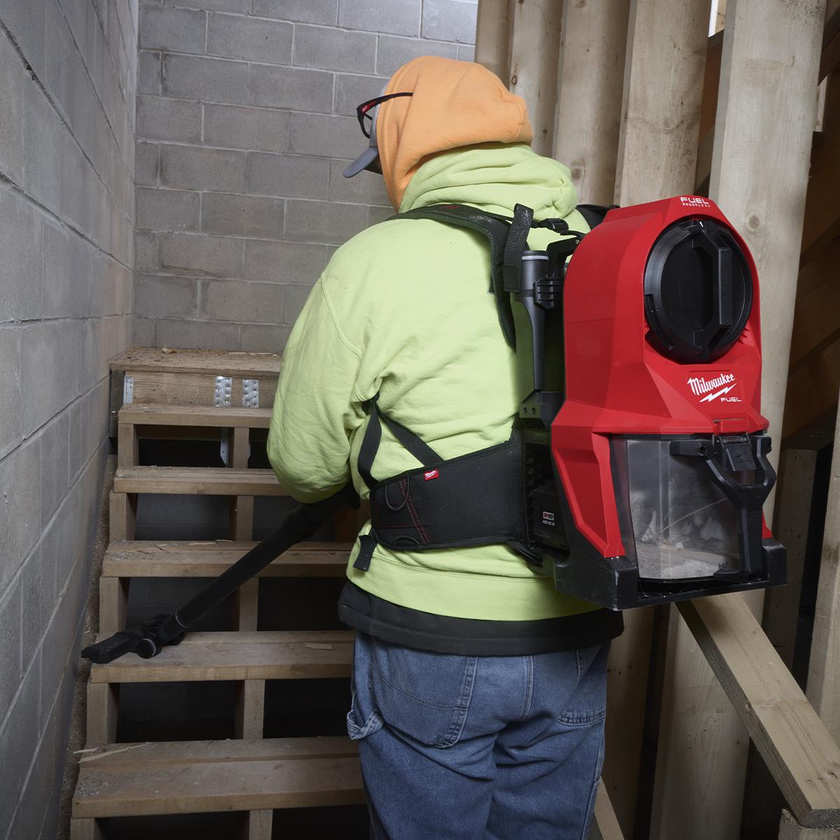 Milwaukee M18FBPV2-0 18V M18 Brushless Backpack Vacuum with 1 x 5.5Ah Battery & Charger