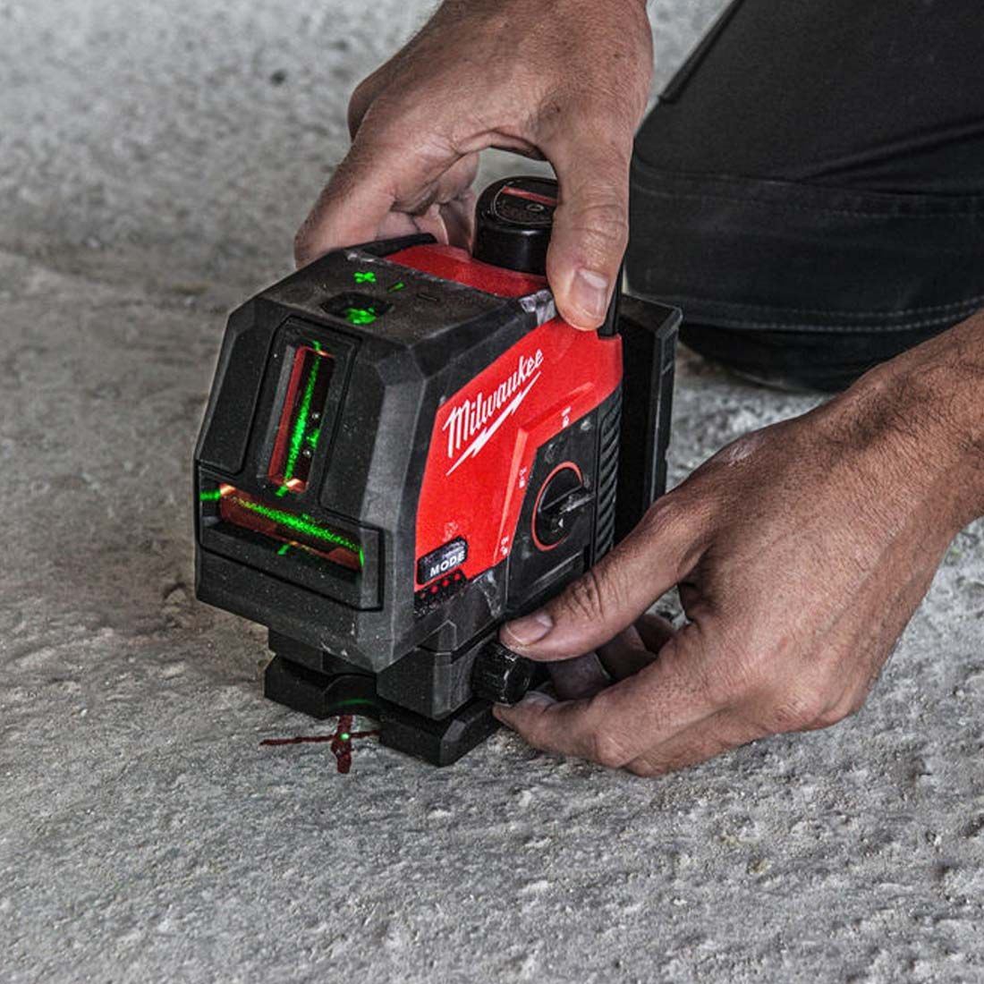 Milwaukee M12CLLP-0 12V Green Cross Line 2 Plane Laser 360° with Case 4933478101