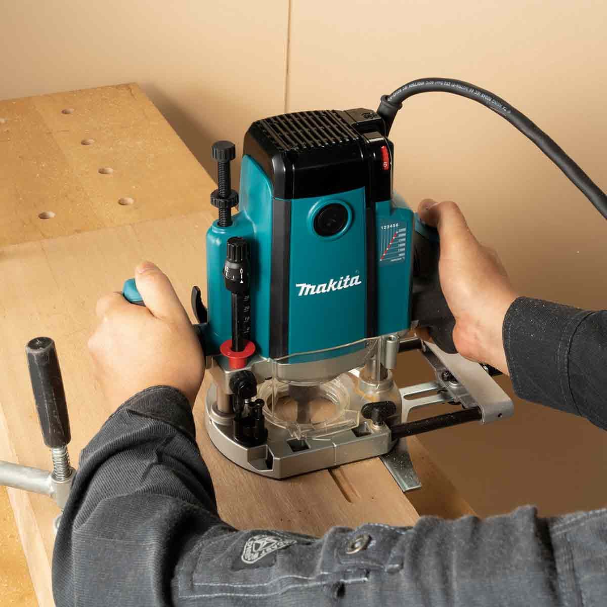 Makita RP2303FC/1 1/2" Plunge Router 110V / 2100W