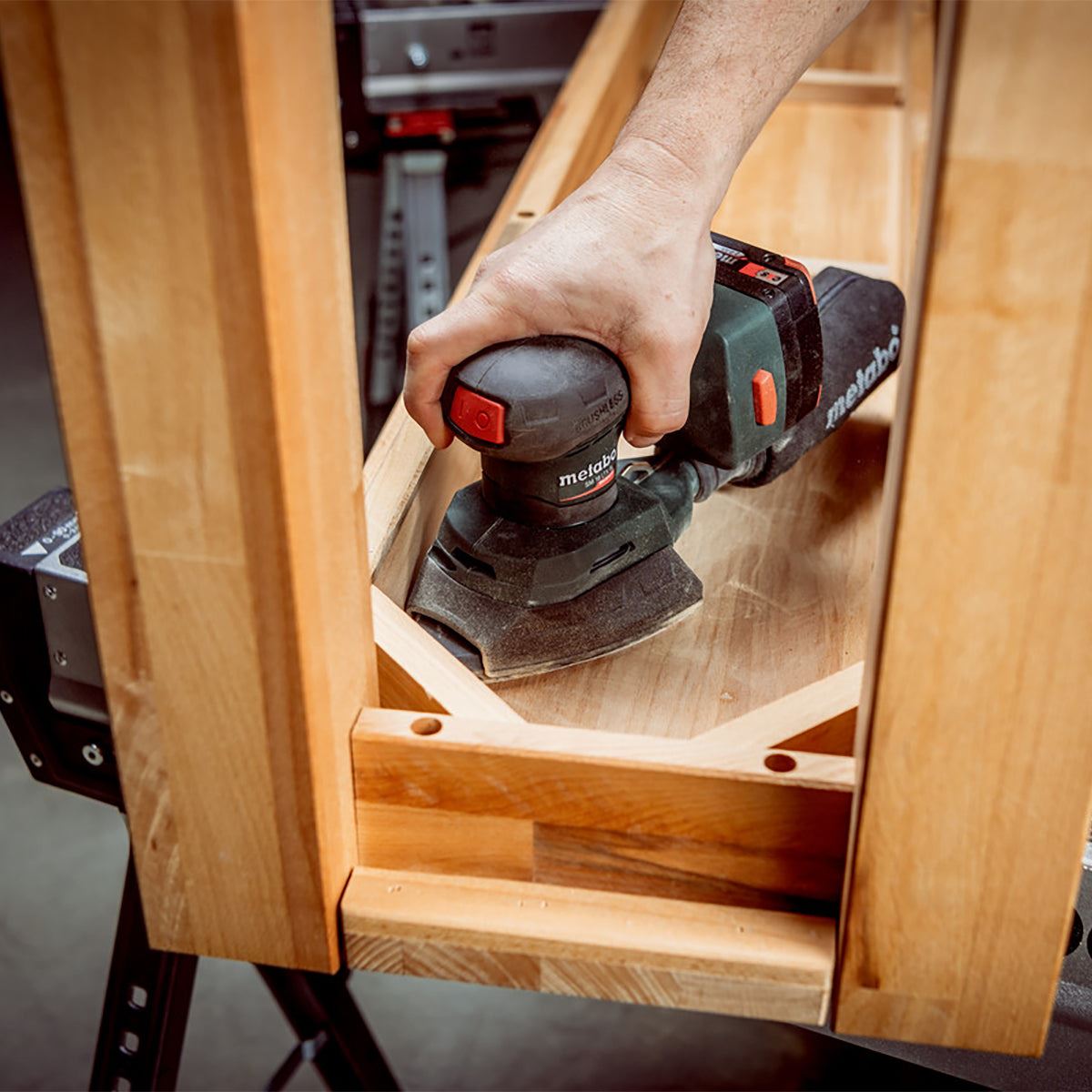 Metabo SM 18 LTX BL 18V Brushless Multi Sander with 1 x 4.0Ah Battery Charger & Metabox