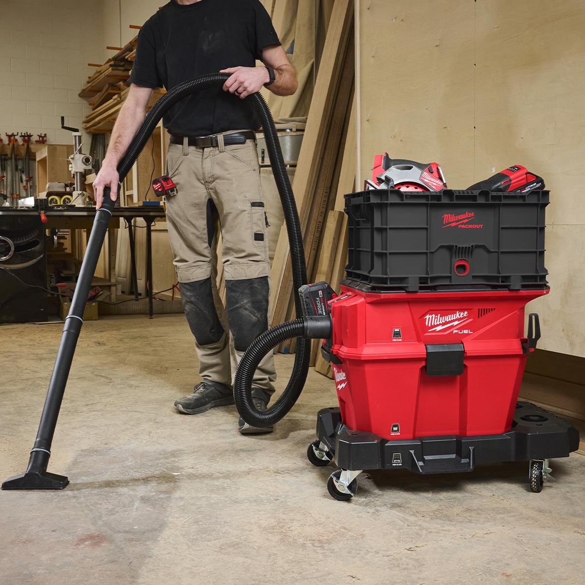 Milwaukee M18FVC23L-0 18V Brushless Wet & Dry Vacuum Cleaner with 1 x 8.0Ah Battery & Charger