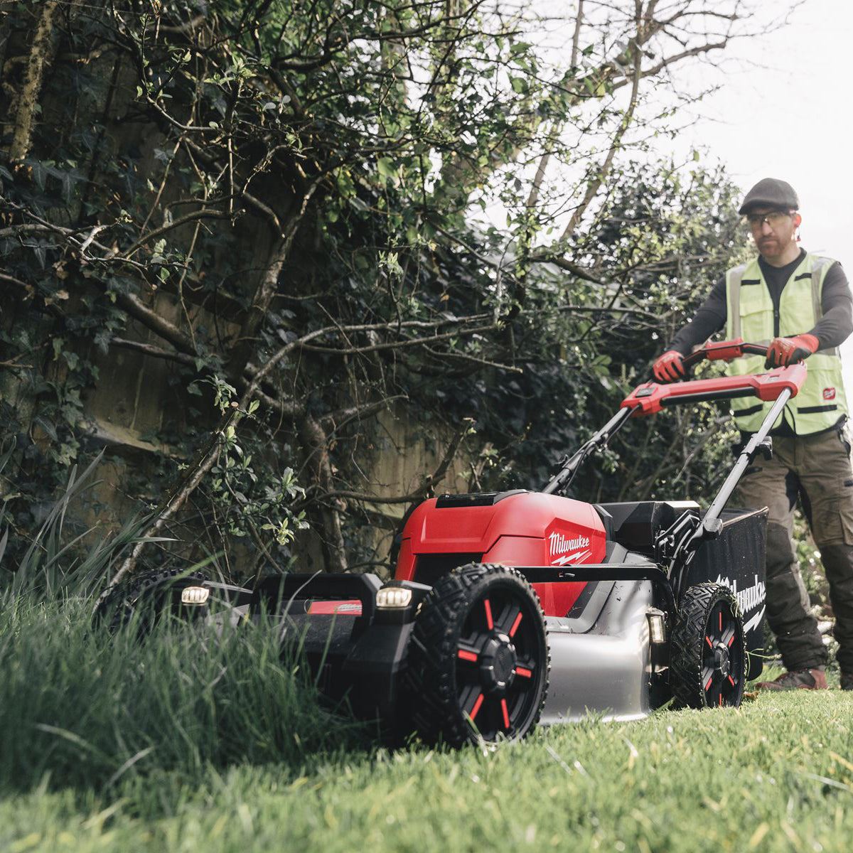 Milwaukee M18F2LM53 36V FUEL Brushless 53cm Self Propelled Lawn Mower with 2 x 12.0Ah Battery & Charger