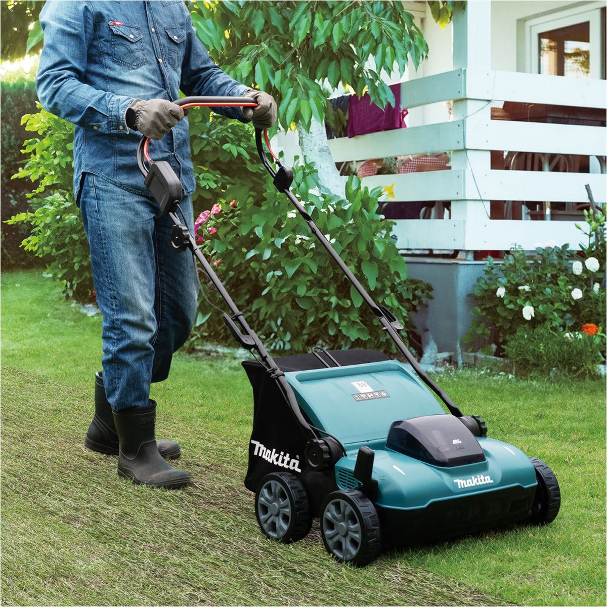 Makita DUV320Z 18V LXT Brushless 320mm Scarifier with 1 x 6.0Ah Battery & Charger