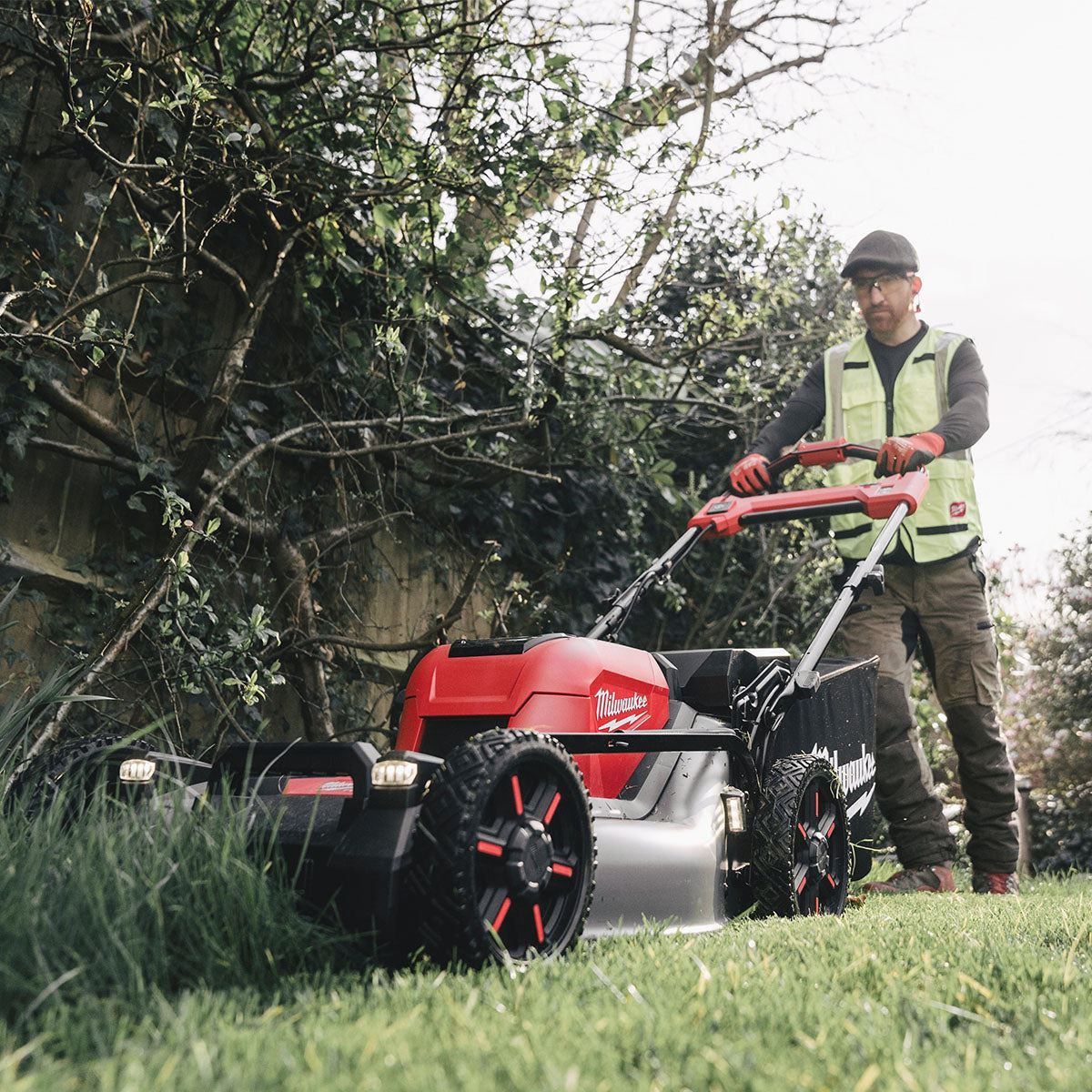Milwaukee M18F2LM53-122 36V Fuel 53cm Self Propelled Lawn Mower with 2 x 12.0Ah Battery & Dual Bay Super Charger 4933499214