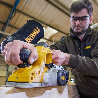 Dewalt D26500K Planer Kit 1050W/240V Durable & Efficient Woodworking Tool in Heavy-Duty Box