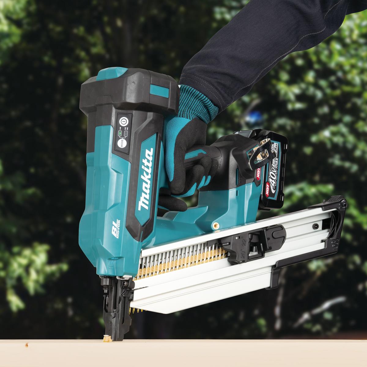 Makita BN002GZ 40V Max XGT Brushless Framing Nailer with 1 x 4.0Ah Battery & Charger