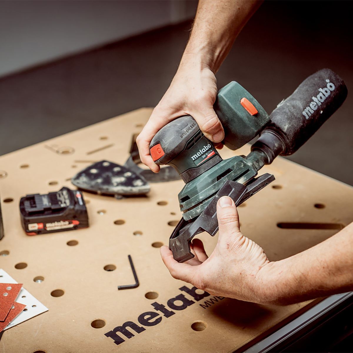 Metabo SM 18 LTX BL 18V Brushless Multi Sander with 1 x 4.0Ah Battery Charger & Metabox