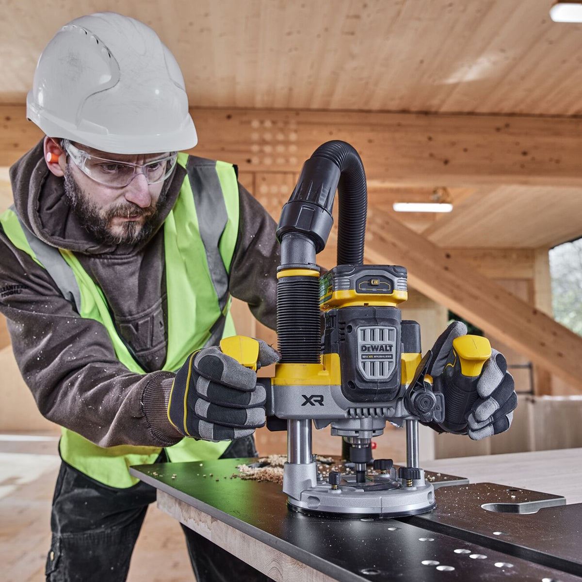 Dewalt DCW620NT 18V XR Brushless 1/2" Plunge Router with 1 x 9.0Ah Battery Charger & Case