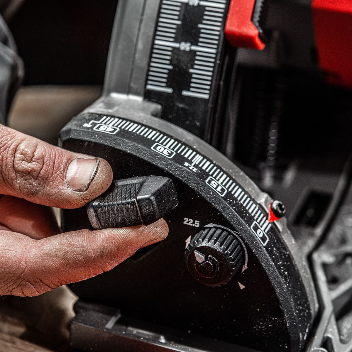 Milwaukee M18FPS55-0PEB 18V 165mm Fuel Brushless Plunge Saw with 2 x 8.0Ah Battery & Guide Rail Kit