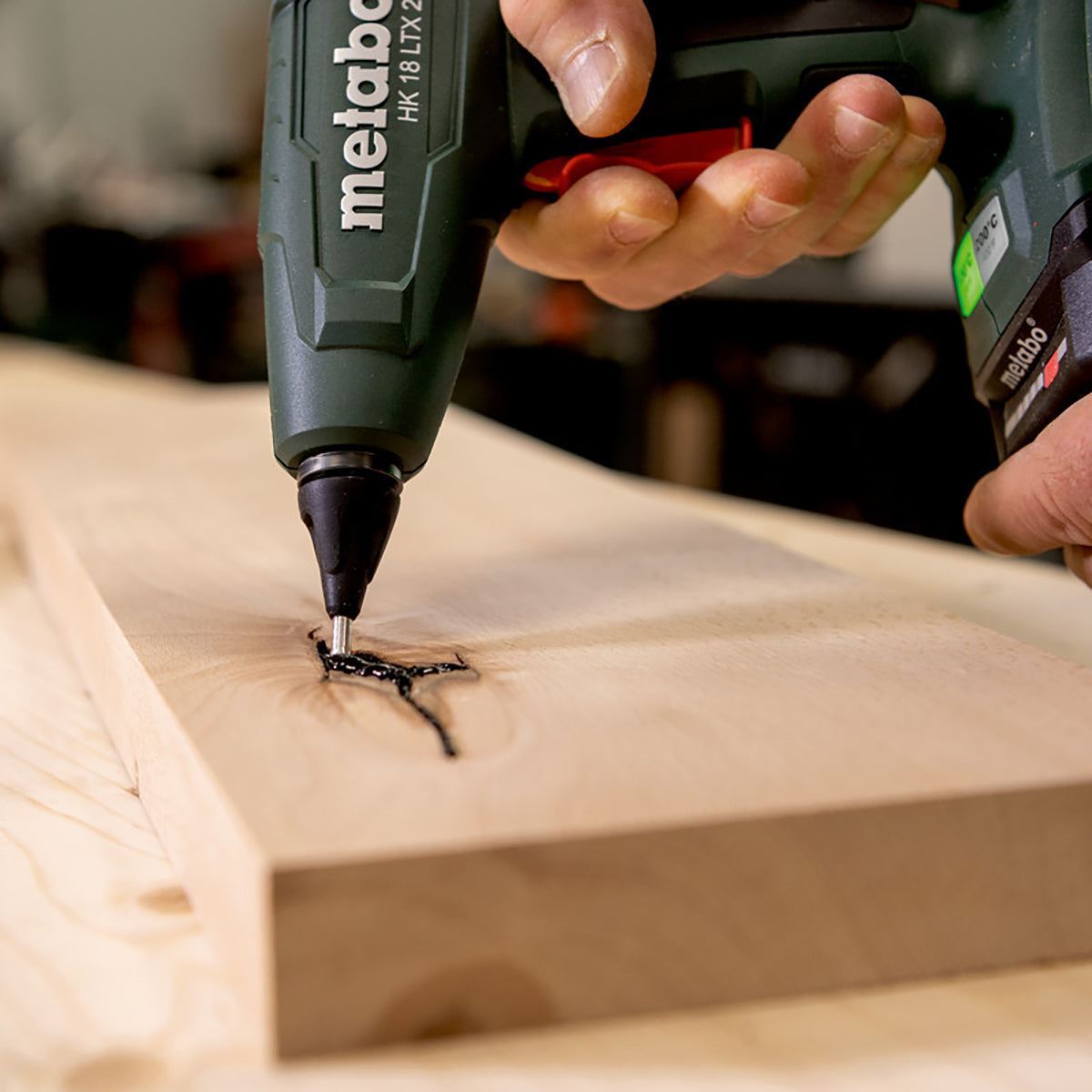 Metabo HK 18 LTX 20 18V Hot Glue Gun with 1 x 8.0Ah Battery, Charger, Glue Sticks & Metabox