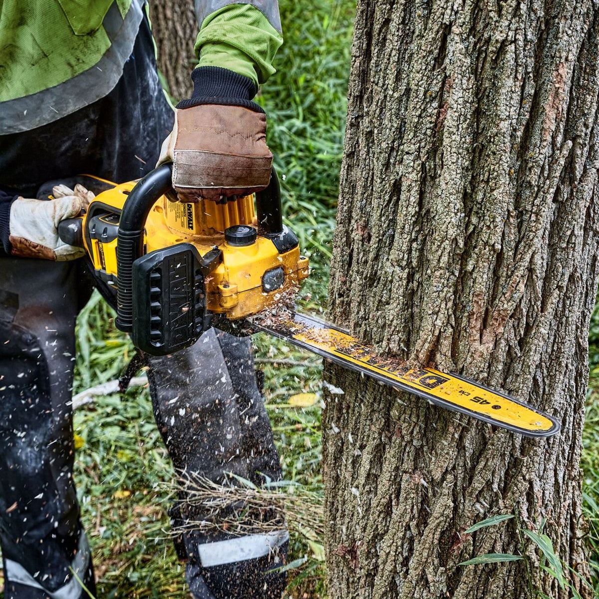 Dewalt DCMCS574N-XJ 54V XR Flexvolt Brushless 45cm Chainsaw with 1 x 6.0Ah Battery & Charger