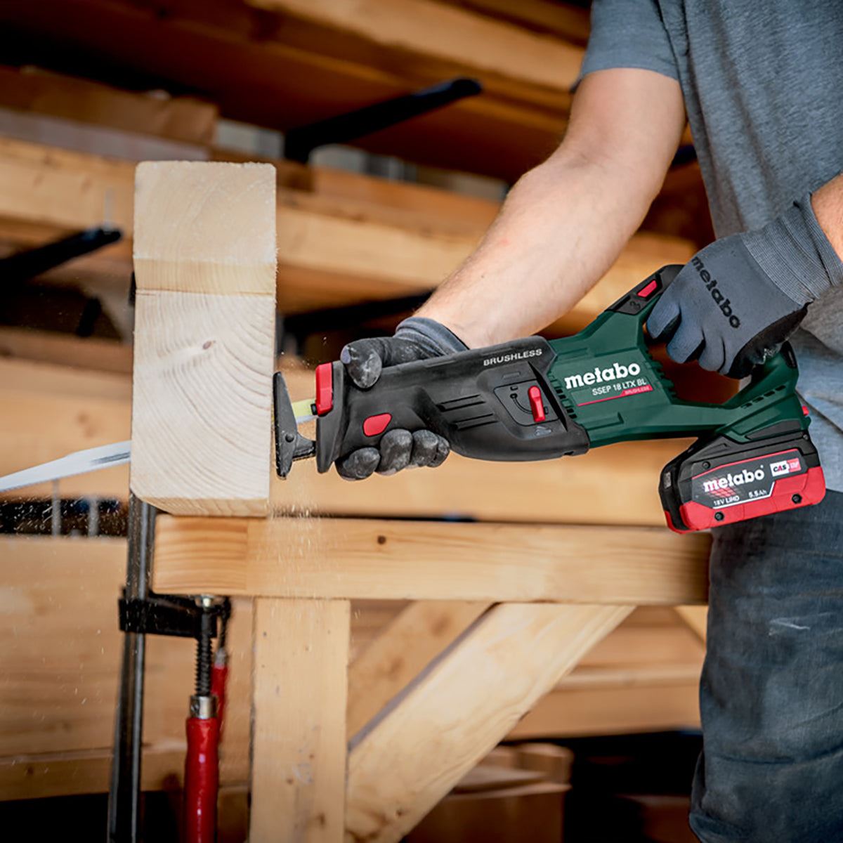 Metabo SSEP 18 LT BL 18V Brushless Sabre Saw with 1 x 2.0Ah Battery Charger & Metabox