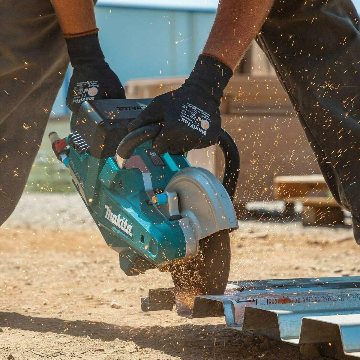 Makita DCE090ZX1 36V LXT 230mm Brushless Disc Cutter with 2 x 9.0Ah Battery & Charger