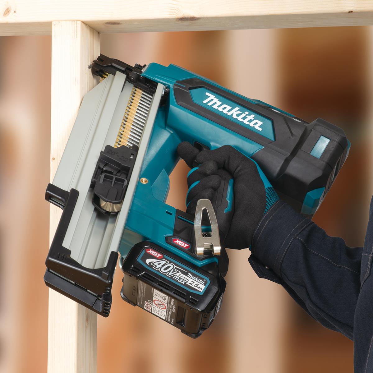 Makita BN002GZ 40V Max XGT Brushless Framing Nailer with 1 x 4.0Ah Battery & Charger