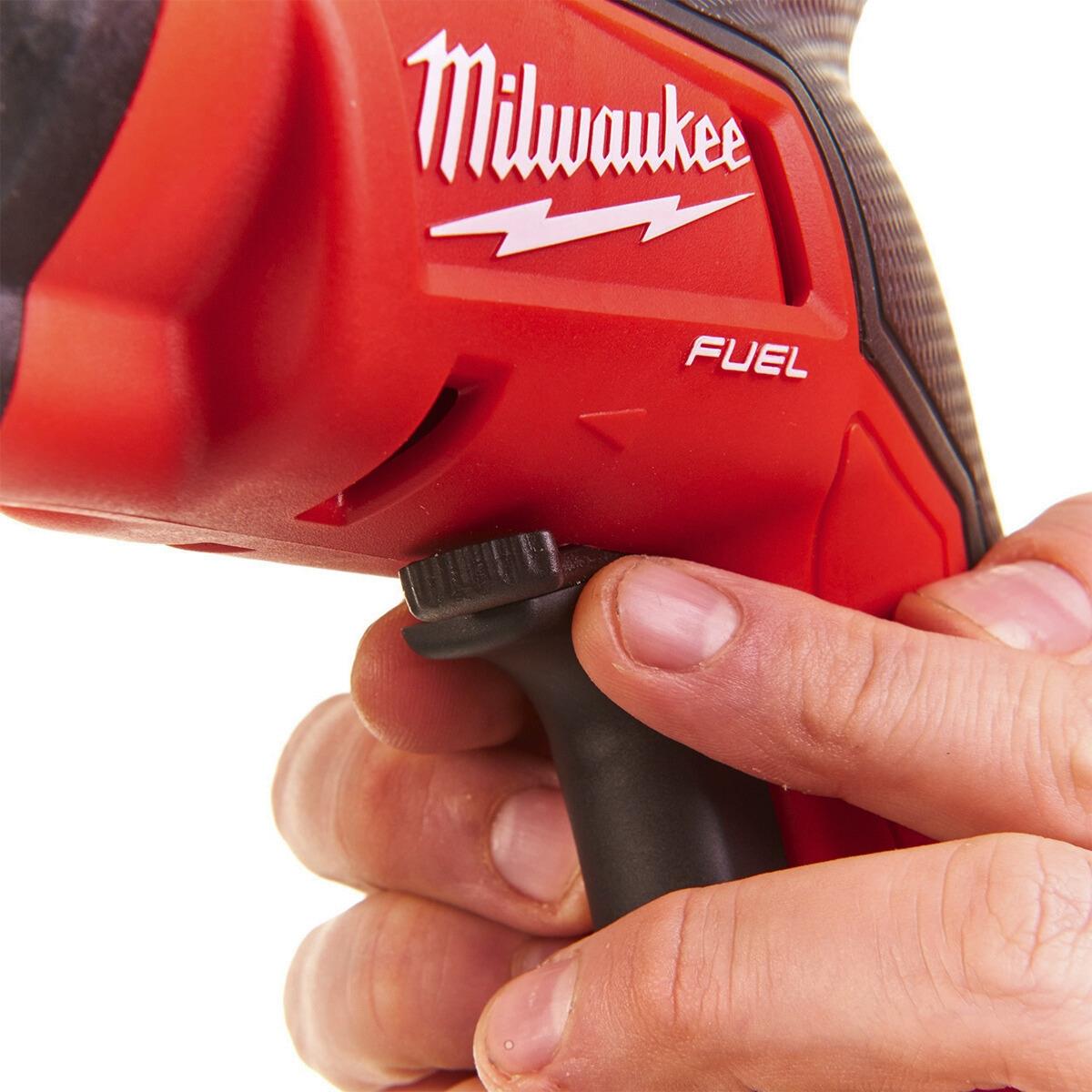 Milwaukee M18FSG-0X 18V Fuel Brushless Screw Gun with 1 x 5.5Ah Battery Charger & Case