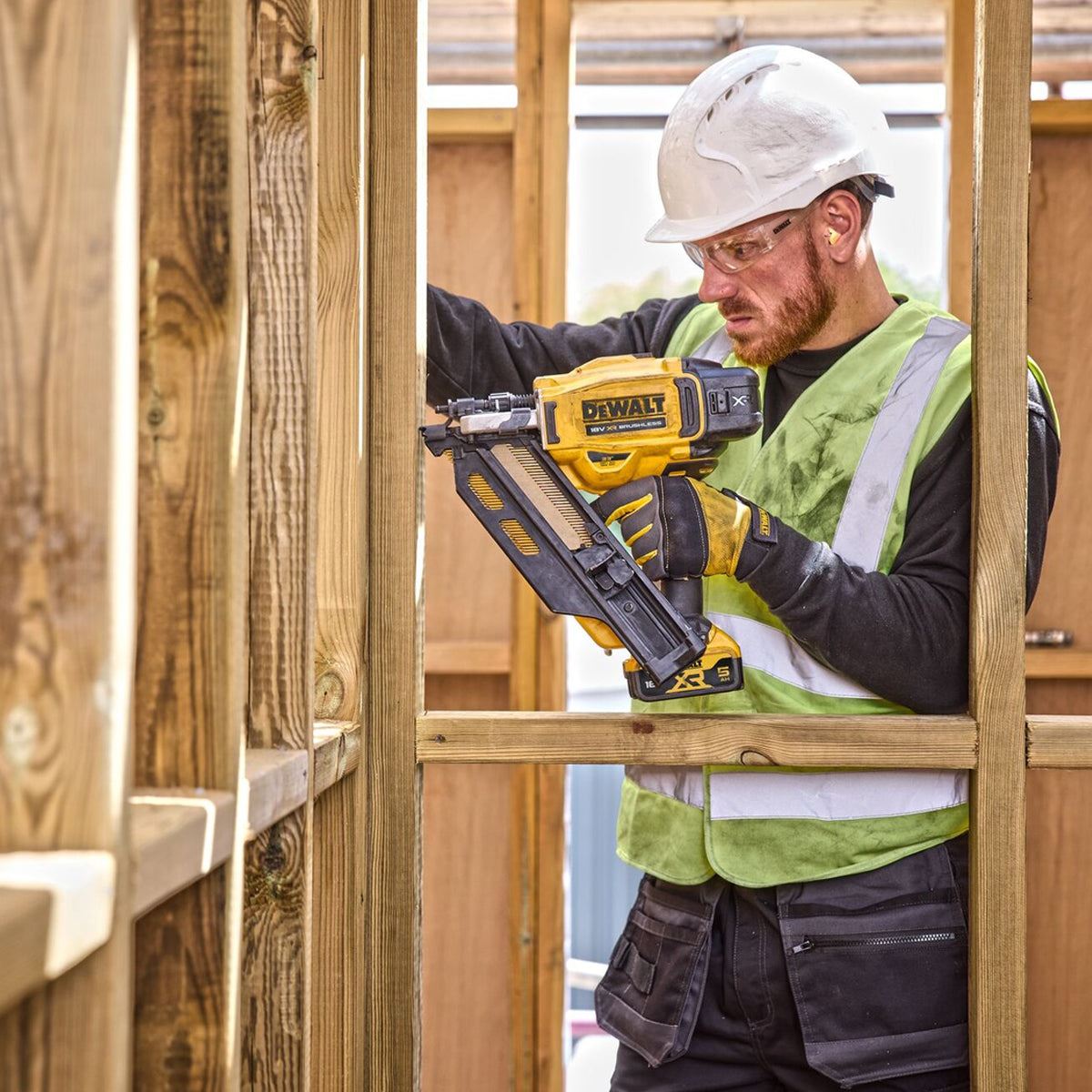 Dewalt DCN930N 18V XR Brushless 90mm First Fix Framing Nailer Body Only Item Condition Seller Refurbished