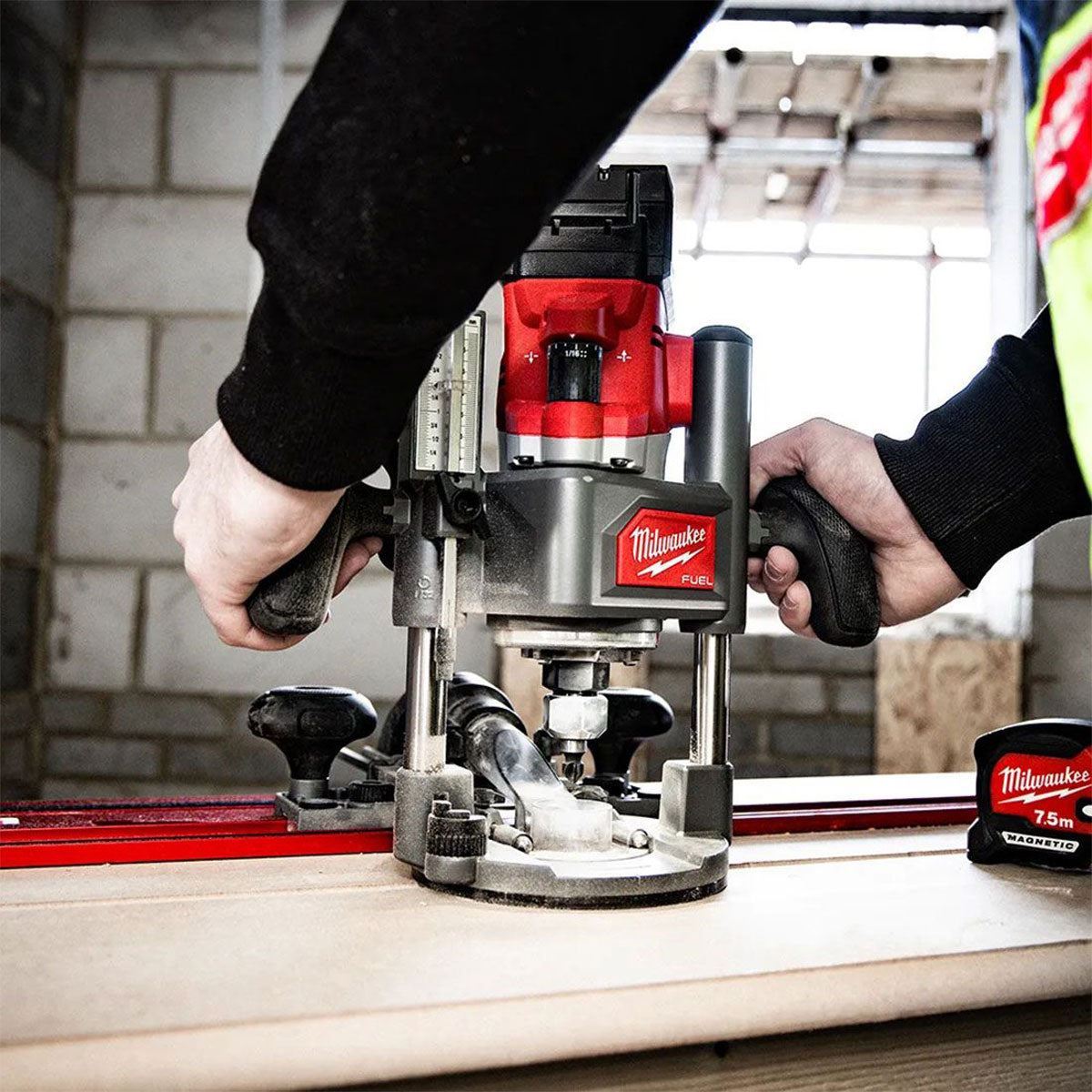 Milwaukee M18FR12KIT 18V Fuel Brushless 1/2" Router Cutter with 1 x 5.0Ah Battery Charger Case & 35 Piece Cutter Set