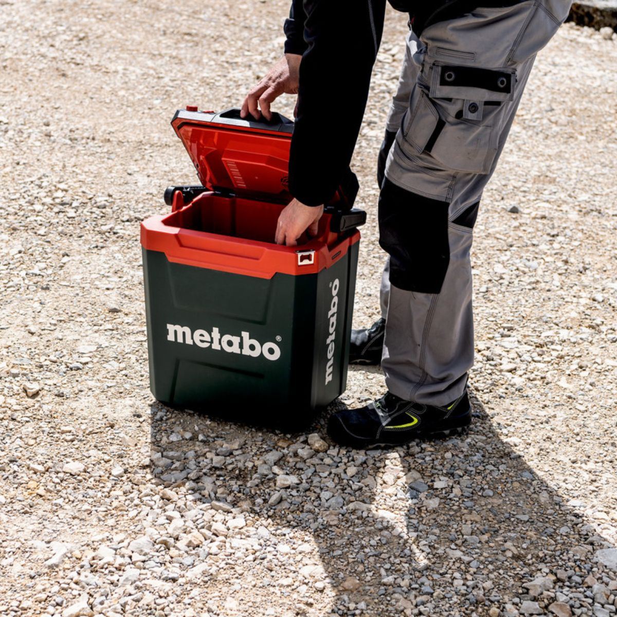 Metabo KB 18 BL 18V Brushless 24L Cooling Box with 1 x 2.0Ah Battery & Charger