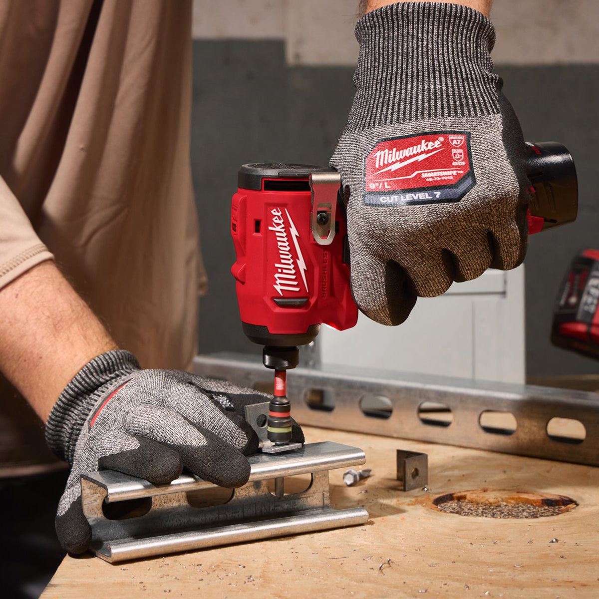 Milwaukee M12BLIDRC-0 12V Brushless Compact Impact Driver with 1 x 5.0Ah Battery Charger & Bag