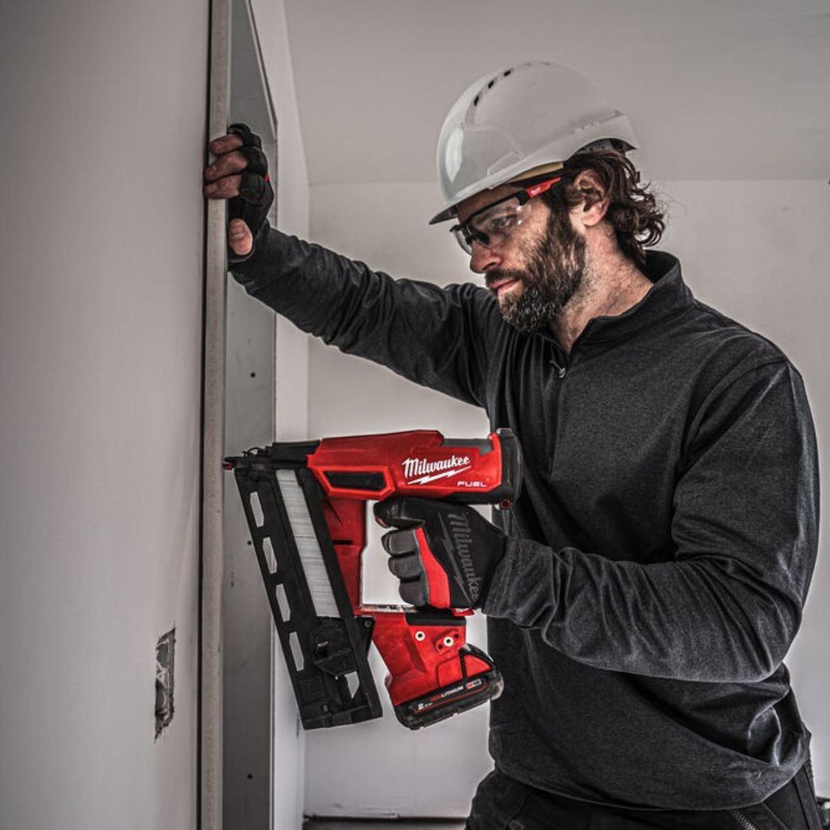 Milwaukee M18FN16GA-0 18V Brushless 16G Angled Finish Nailer Body Only 4933499154