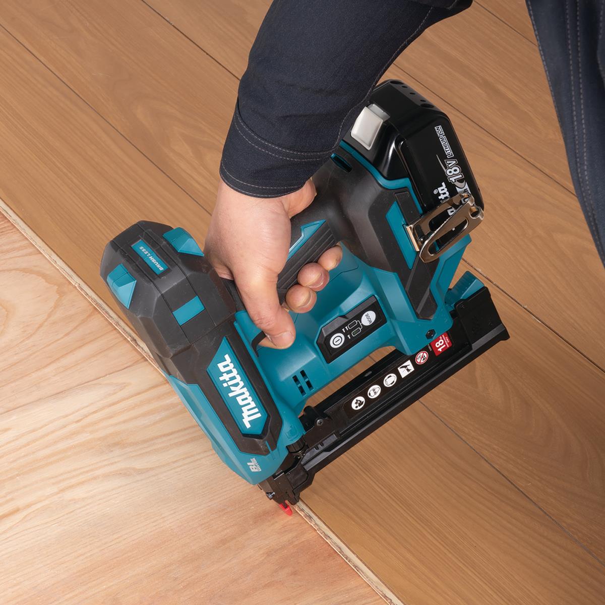 Makita DST630Z 18V LXT Brushless 18G Narrow Crown Stapler with 1 x 5.0Ah Battery & Charger