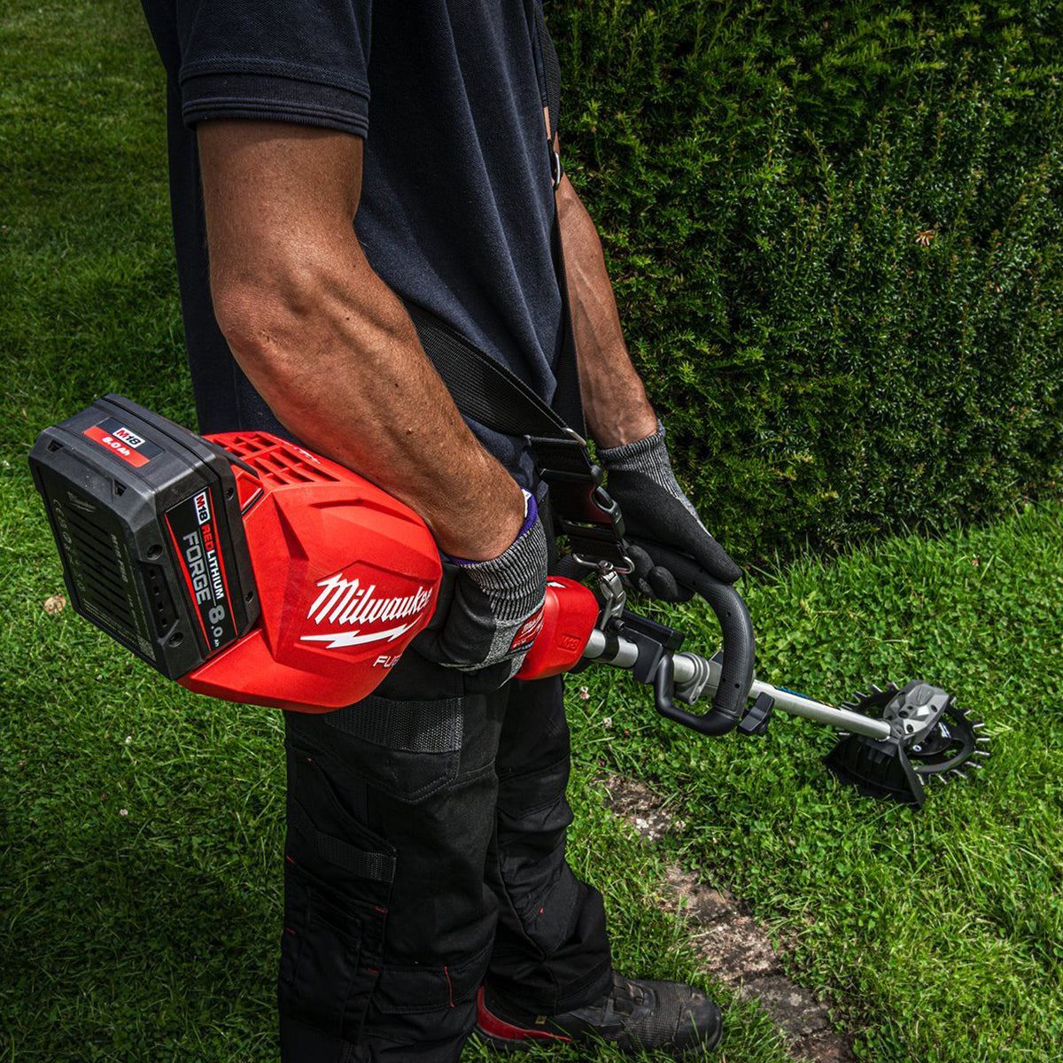 Milwaukee M18FOPH2-802 Fuel 18V Brushless Outdoor Power Head with Quik-Lok with 2 x 8.0Ah Battery & Charger 4933492665