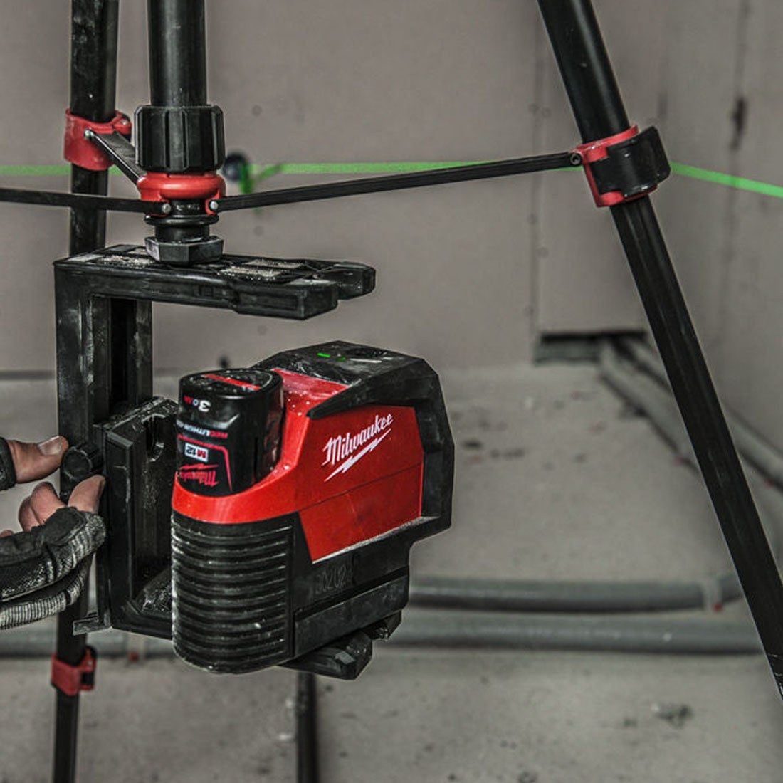 Milwaukee M12CLLP-0 12V Green Cross Line 2 Plane Laser 360° with Case 4933478101