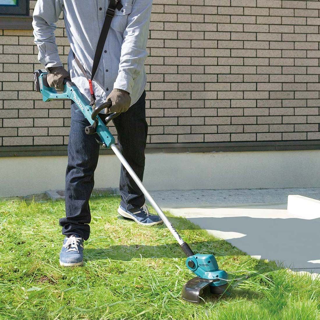 Makita DUR193Z 18V LXT Cordless Line Trimmer Body Only
