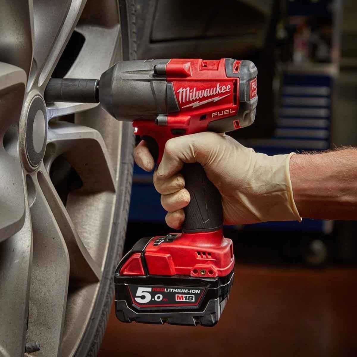 Milwaukee M18FMTIW2F12-0X 18V Fuel Brushless 1/2" Impact Wrench with Case 4933478449