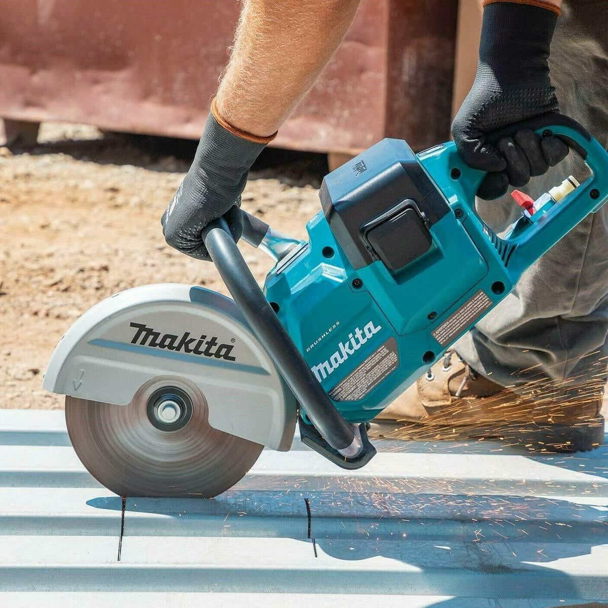 Makita DCE090ZX1 36V LXT 230mm Brushless Disc Cutter with 2 x 5.0Ah Battery & Charger