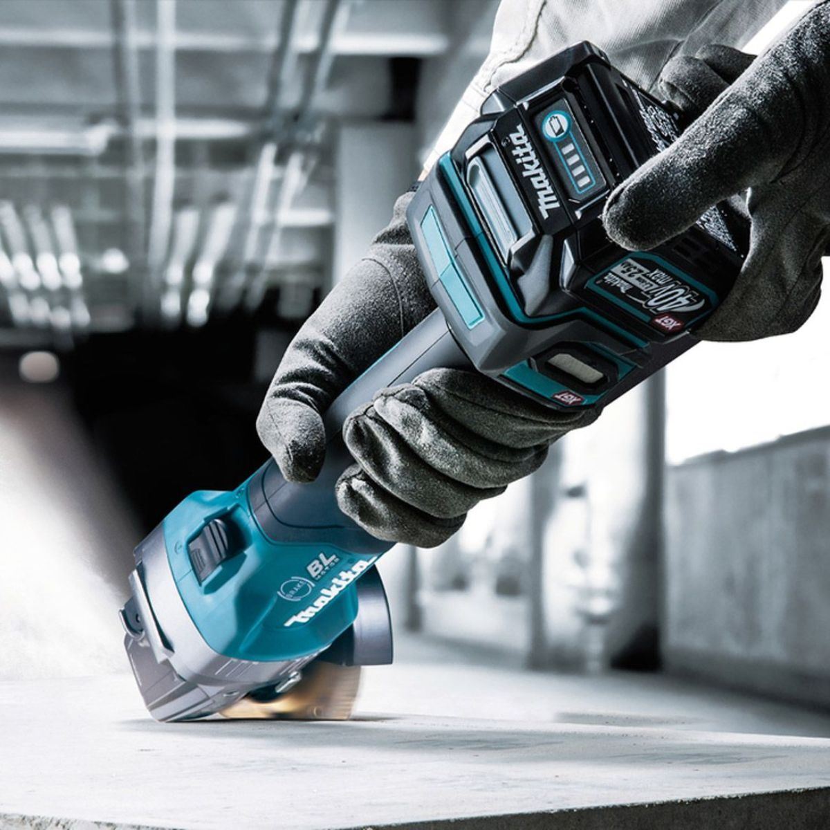Makita GA004GZ01 40V Max XGT 115mm Brushless Angle Grinder Body Only With Carry Case