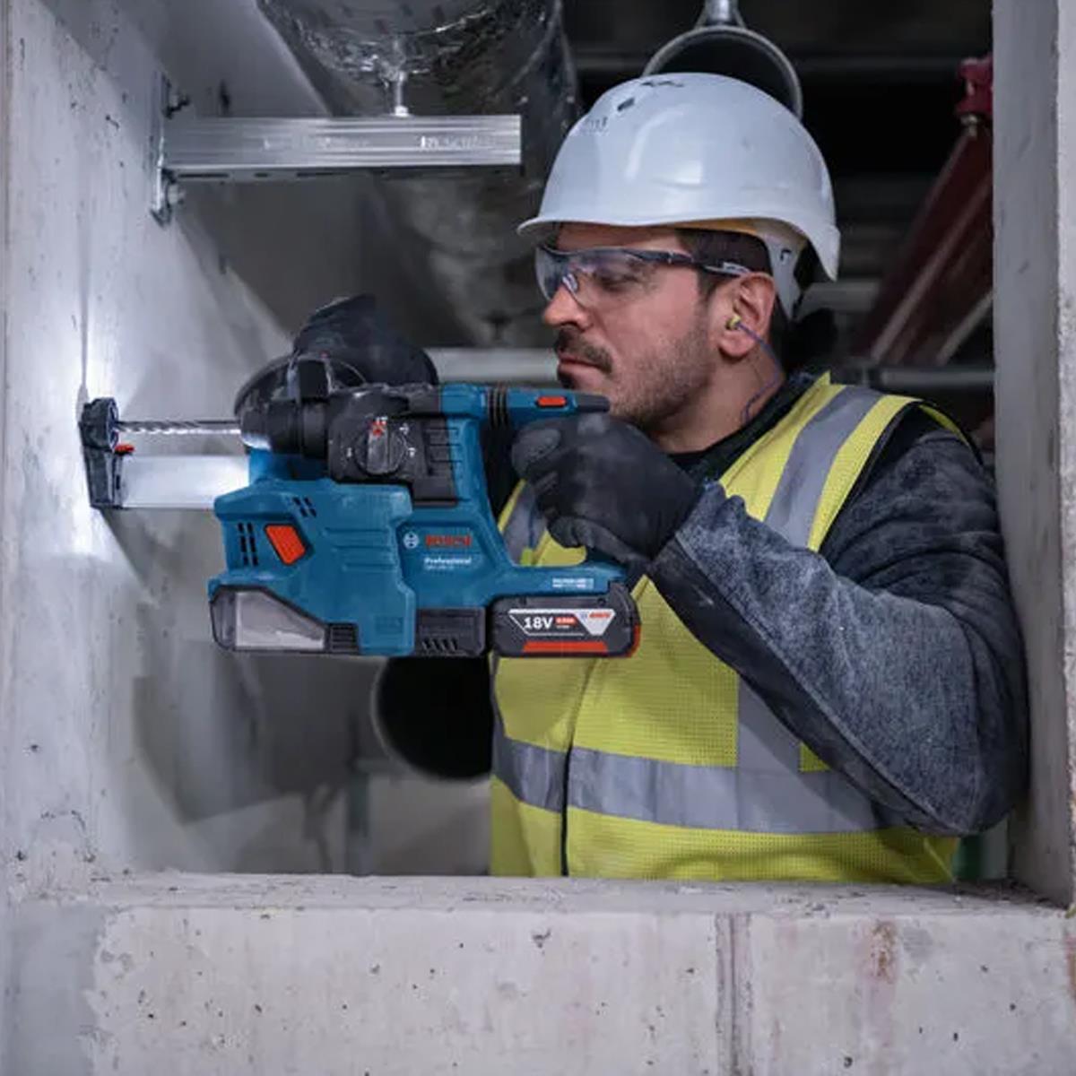 Bosch GBH 18V-22 18V Brushless SDS-Plus Rotary Hammer Drill with 1 x 4.0Ah Battery & Charger
