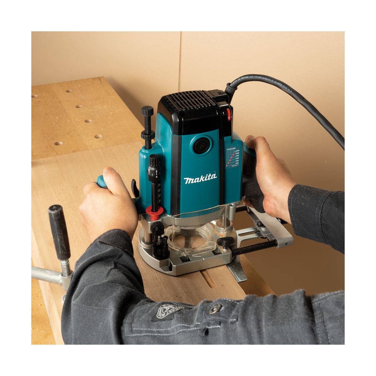 Makita RP2303FC08/1 1/2" Corded Plunge Router 110V With Type 4 Case
