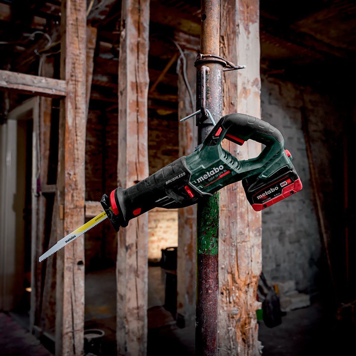 Metabo SSEP 18 LT BL 18V Brushless Sabre Saw with 1 x 8.0Ah Battery Charger & Metabox