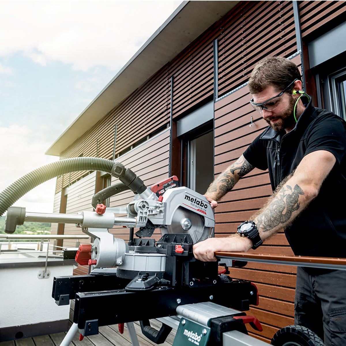 Metabo KGS 18 LTX BL 216 18V 216mm Brushless Mitre Saw with 1 x 4.0Ah Battery & Charger